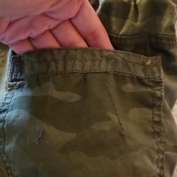 💚Cute camo shorts💚 - Picture 4 of 8